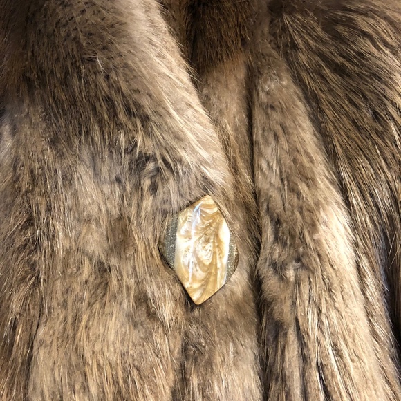 Full length beaver coat with bone button - Picture 10 of 10